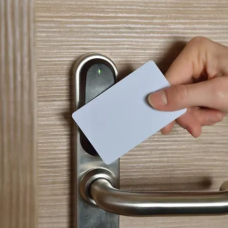 Rossini فندق بيزارو