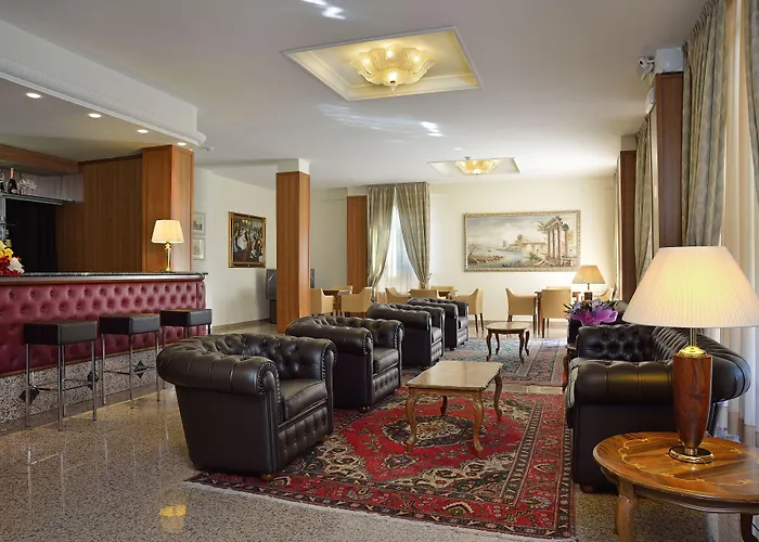 罗西尼酒店 佩萨罗